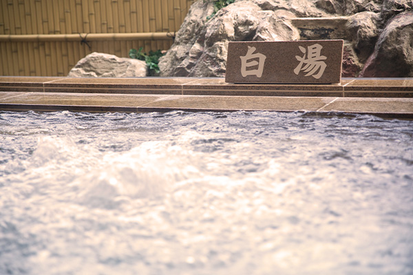 「日本の温泉100選」に選ばれた長良川温泉。